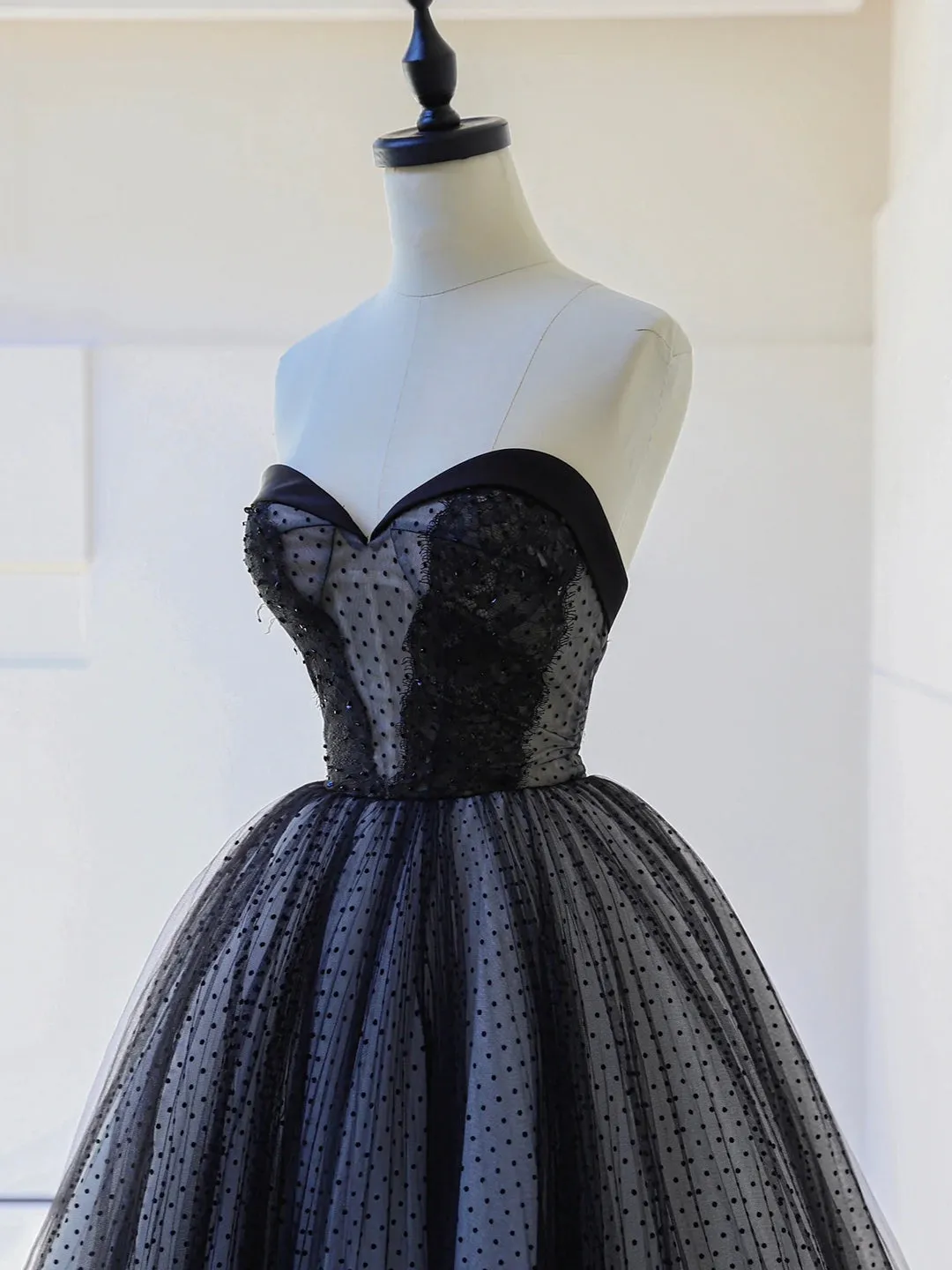 Black Strapless Tulle Lace Long Prom Dress Black A-Line Sweetheart Neck Evening Party Dress