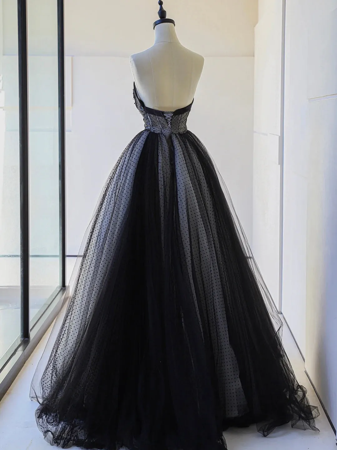 Black Strapless Tulle Lace Long Prom Dress Black A-Line Sweetheart Neck Evening Party Dress