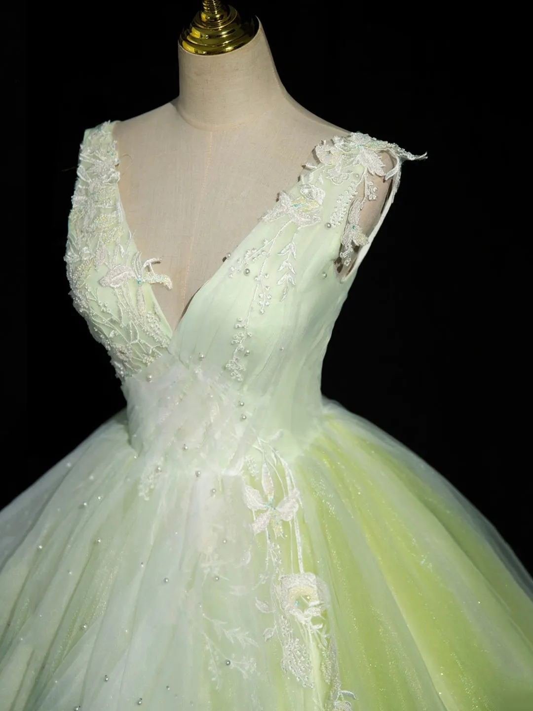 Green V-Neck Tulle Lace Long Prom Dress A-Line Sleeveless Evening Dress