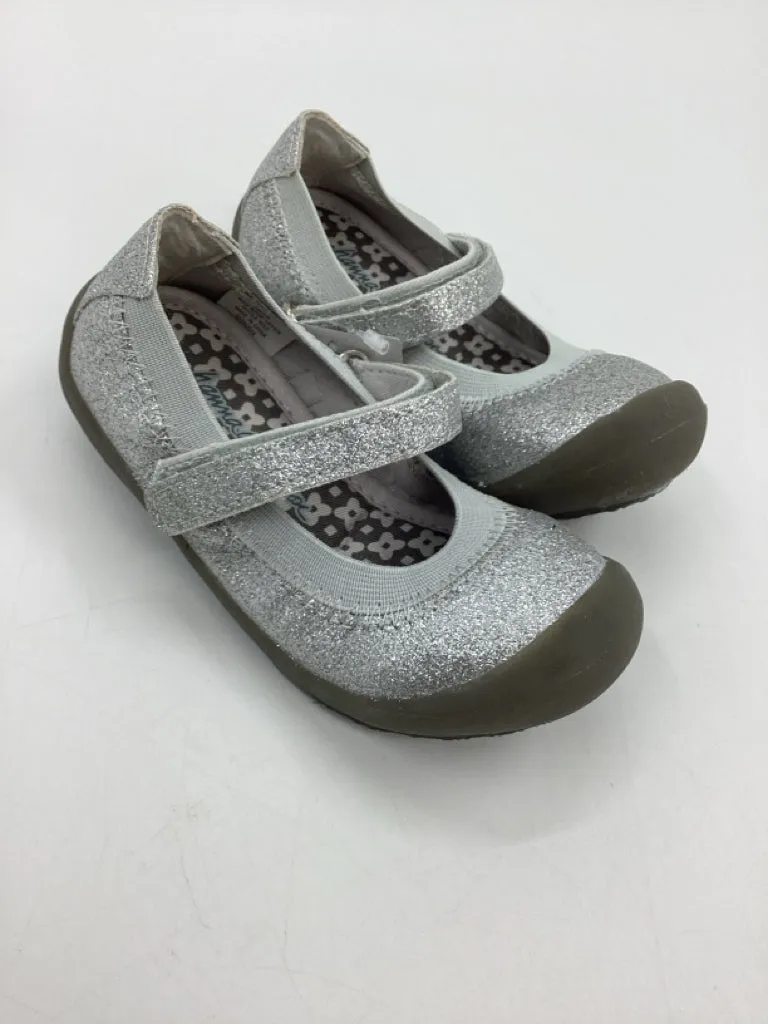 Hanna Andersson Child Size 8.5 Toddler Silver Dress Shoes